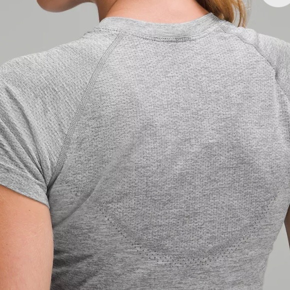 LULULEMON Cropped T-shirt.NWOT. - Picture 5 of 6